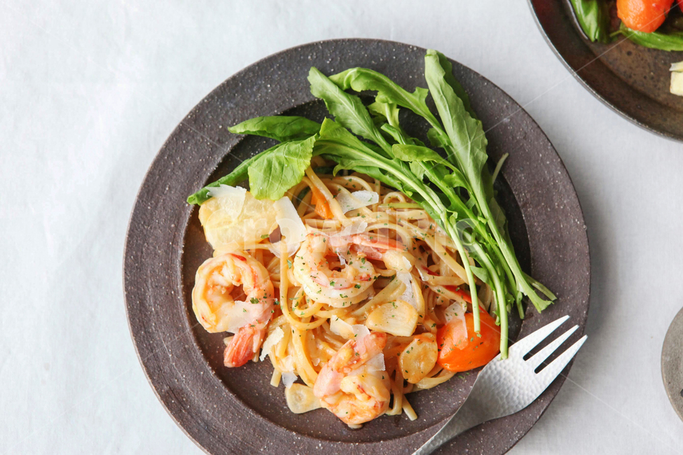 요리,플레이팅,푸드,파스타,해산물,식재료,plaiting,food,음식,레시피,cook,마늘쫑,양송이,냄비,새우,스파게티,쉬림프,shrimp,루꼴라,토마토,치즈,마늘,포크,접시,물,피클,음식,식재료,요리,food,cook,meal,dishes,food reserves