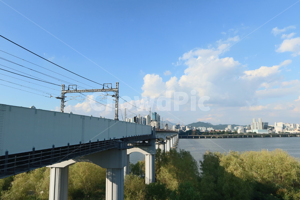 가을하늘,한강,구름,도로,철길,철로,뭉개구름,도시,풍경,city,landscape