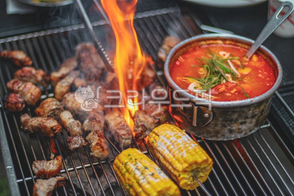 emotional camping,Charcoal grill,delicious,food,BBQ,appetizing,fire power,pork belly,corner,glamping,camping meat,meat,campsite,fire,kimchi soup,Camping,neck meat