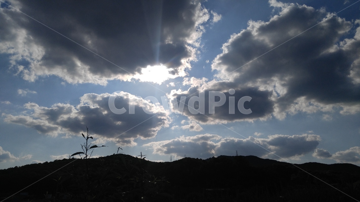 구름,하늘,햇빛,햇살,푸른색,어두운,산,배경,crowd,sky,sunlight,blue,dark,mountain,background