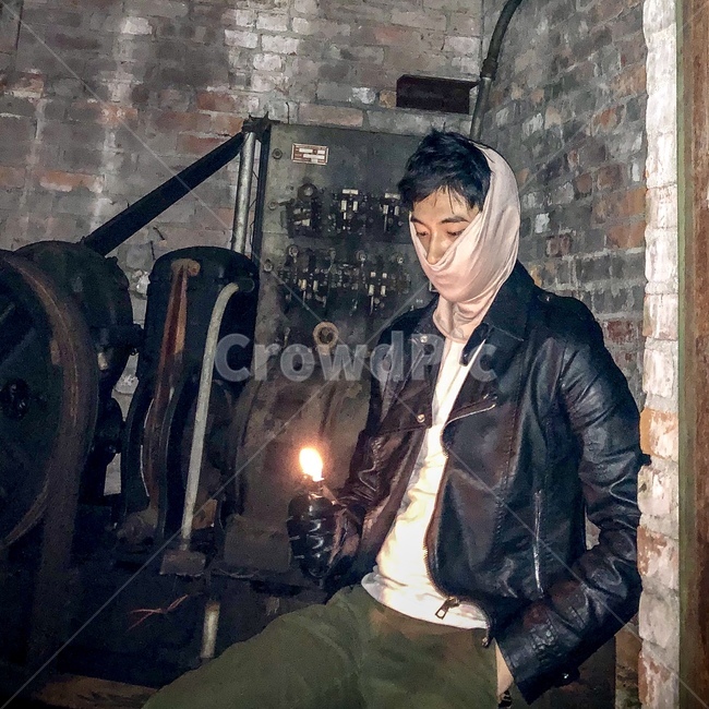 라이터,가죽재킷,할로윈,불,마스크,사람,인물,인간,human,person,남성,남자,man,male