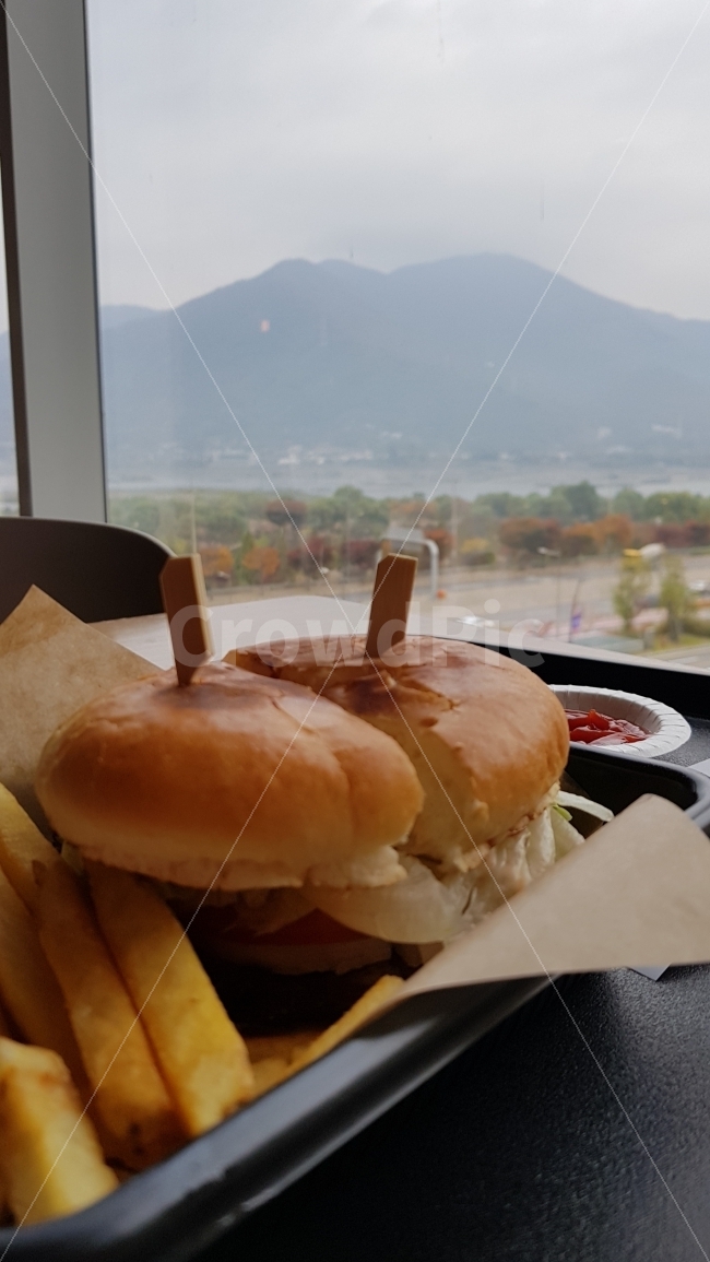 짱,햄버거,버거,경치,감자튀김,음식,식재료,요리,food,cook,meal,dishes,food reserves,빵,bread,양식,서양음식,서양요리,western food,western dishes,western meal,western cook