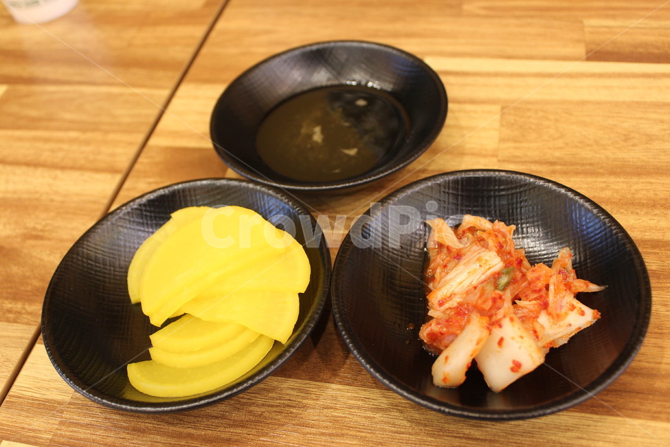 단무지,김치,춘장,중국식당,배추,무,소스,반찬,밑반찬,음식,식사,요리,점심,저녁,채소,야채