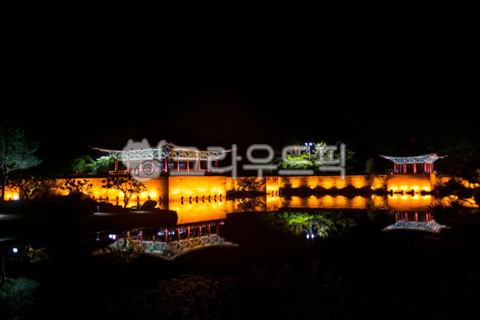 night view,reflection,Donggung Palace and Wolji Pond,cultural assets,evening,water,Gyeongju,architecture