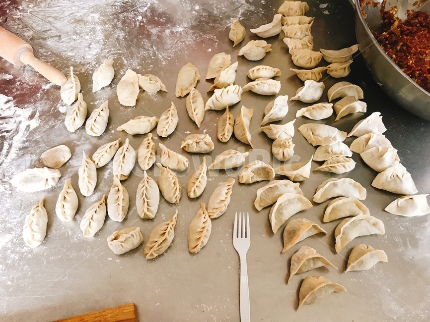 만두빚기,만두,손만두,명절,설날,반죽,만두피,만두속,음식,식재료,요리,food,cook,meal,dishes,food reserves,한식,한국음식,한국요리,korean food,korean dishes,korean meal,korean cook