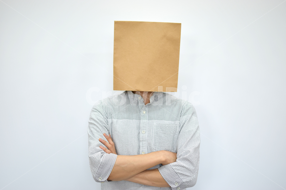 상자,종이,쇼핑백,얼굴,표정,제스처,모션,옷,남자,남성,사업,비즈니스,비지니스,소셜,왕따,친구,상사,직장,사회,종이얼굴,표현,의사소통,기업,국민,스트레스,손,팔,사람,인물,인간,human,person,연출,컨셉,콘셉,direction,concept