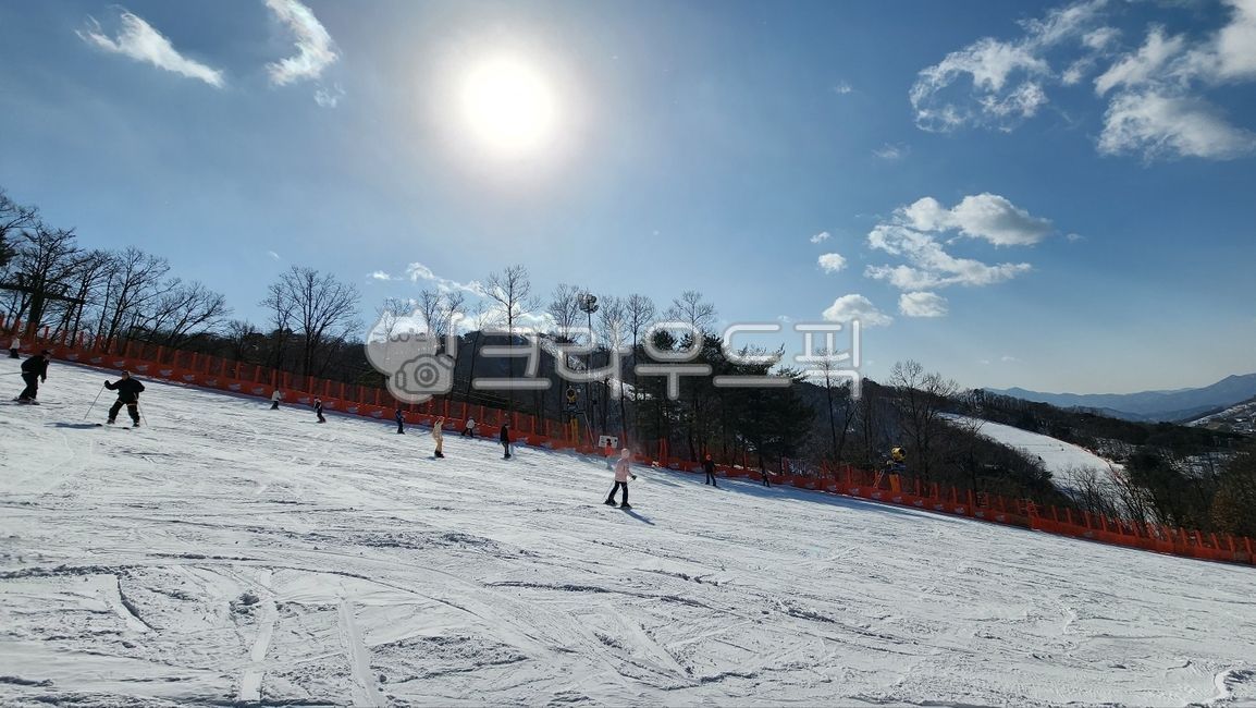 스키장,스포츠,nature,자연,눈,person,경사,slope,piste,사람,겨울,여행,경사면,스키,보드,겨울여행