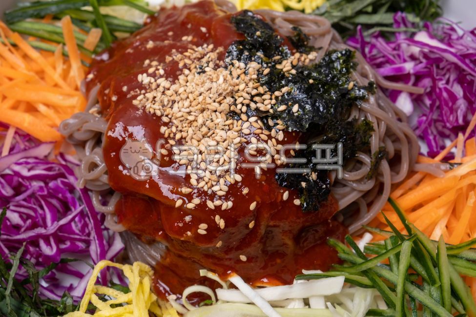 cabbage,red cabbage,cucumber,Makguksu,noodle,vegetable,food,Bibim Makguksu,Bibim Noodles,carrot