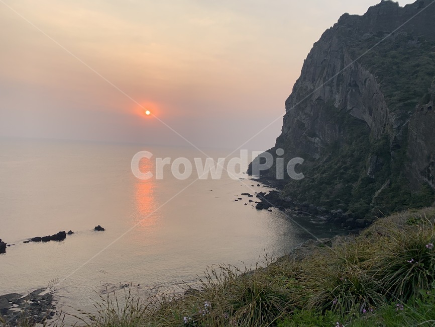 성산일출봉,일출,태양,제주도,아침,sun,nature,자연,노을,붉은하늘,바다,해,자연,풍경,nature,landscape,promontory,곶,outdoors,옥외