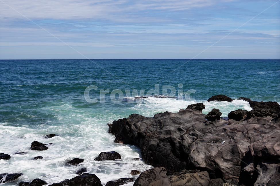 바다,해변,파도,모래,휴가,물,제주도,섬,바위,갯바위,푸른바다,구름,outdoors,nature,ocean,land,shoreline,promontory,water,자연,sea,수평선