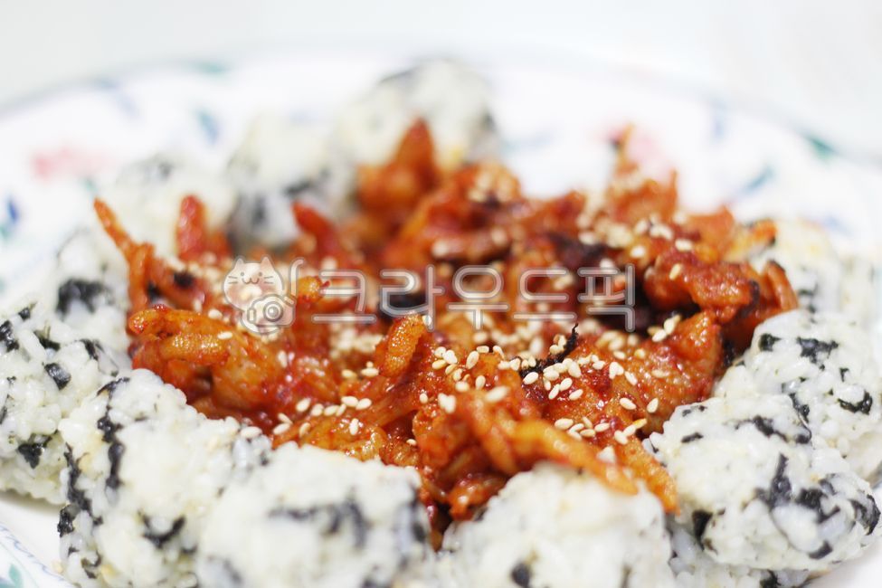 Chicken feet,boneless chicken feet,midnight snack,convenience food,spicy dish,cooking,food,ordering,delivery food,Korean food,food,chicken dish,rice ball,spicy taste,spicy food recommendation,spicy chicken feet,midnight snack recommendatio