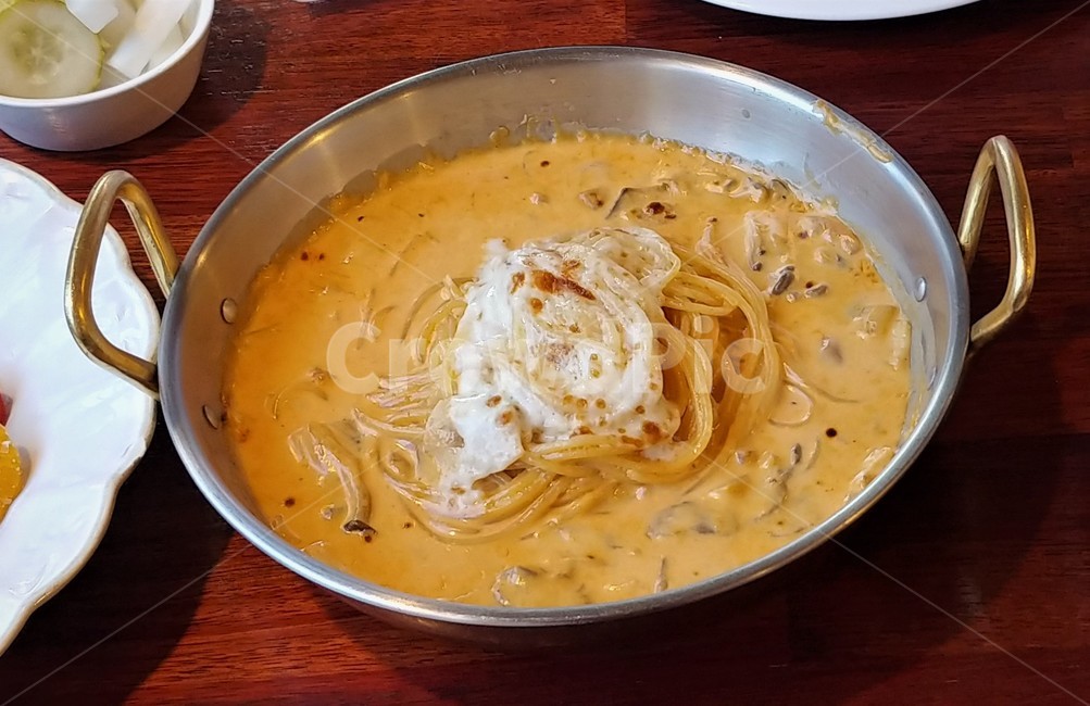 파스타,까르보나라,이태리음식,양은냄비,서양음식,면음식,면,소스,크림소스,크림,bowl