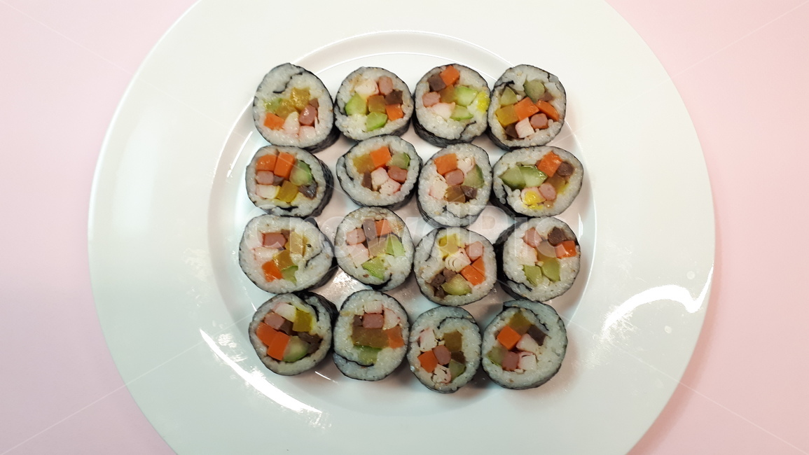 접시,김밥,한식,한국전통,집밥,음식,식재료,요리,food,cook,meal,dishes,food reserves,한식,한국음식,한국요리,korean food,korean dishes,korean meal,korean cook