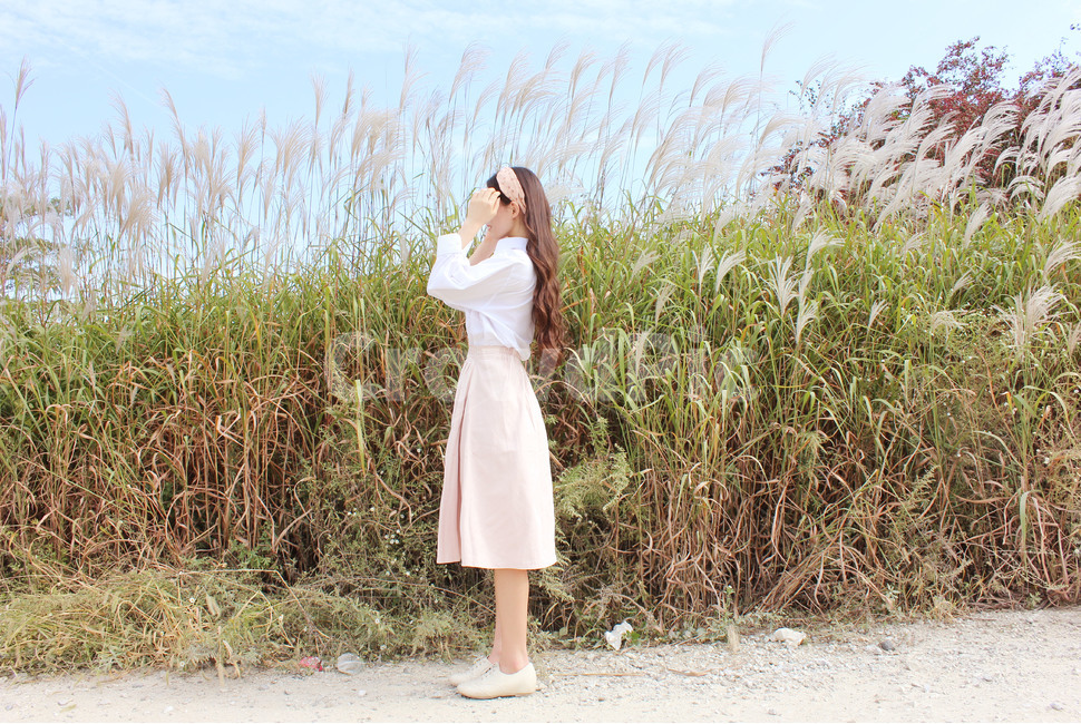 가을,여자,분위기,감성,억새,fall,girl,가을,계절,fall,autumn,season,자연,풍경,nature,landscape,사람,인물,인간,human,person,여성,여자,woman,female,lady,grass,잔디,plant,식물