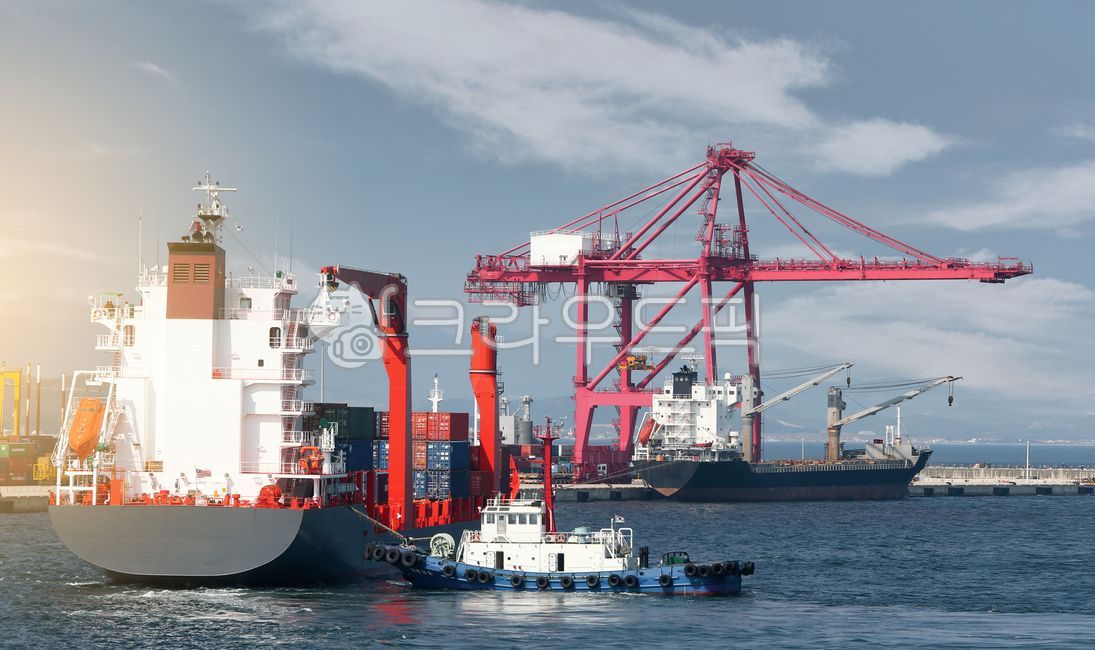 컨테이너,컨테이너선,항구,항만,푸른,파란,바다,해양,해안,만,하역,선적,접안,부두,컨테이너항,선박,대형선박,수출,수입,무역,크레인,도선,도선사,보트,터미널,운송,교통,서비스,물류,글로벌,국제,산업