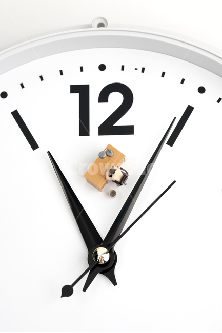 Nukki,Worklife balance,idea,concept,vigil,office job,rectal,52 hours a week,office,employee,number,white,hour,company,leave work,man,deadline,Wall clock,table,Office workers,Leave work early,swivel chair,strain,close up,trash can,business,Affairs,chair,wo