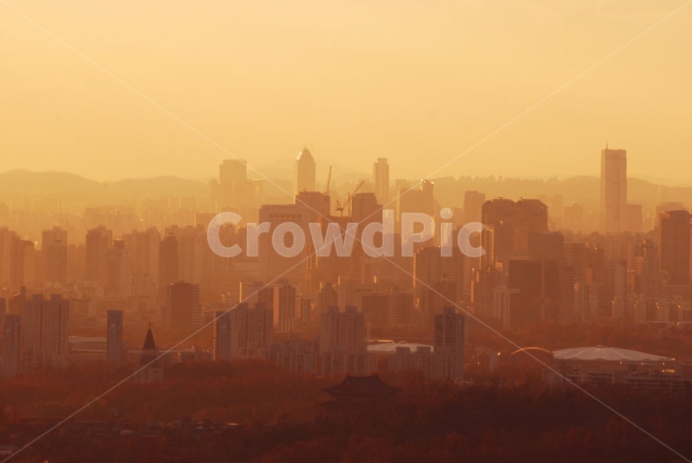 미세먼지,황사,스모그,매연,대기오염,날씨,기후,배기가스,안개,연무,뿌옇다,흐린,도시,서울,공기,중심가,이슈,경보,smoke,foggy,우울한,탁한,기상,마스크,주의보,대도시,city,메트로폴리탄,공기청정,fog,dust,haze,오염,공기청정기,환경,environment,air,atmosphere,도시,풍경,city,landscape,한국도시풍경,한국도시경관,korea cityscape,nature,자연