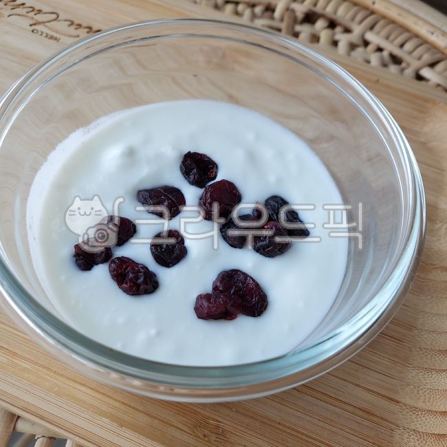 yogurt,dessert,homemade,cranberries,snack,diet,breakfast