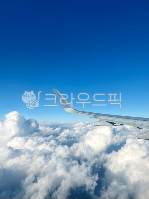 자연,항공기,구름,맑음,맑은하늘,맑은,하늘,파란하늘,청량한,sky,cloud,항공,항공뷰,여백,비행기날개,비행기뷰,구름위,공중,파란색,파란,깨끗한,비행,대기,대기권,대기권구름,지구,깨끗한하늘,절경,구름위하늘,많은구름,배경,airplane