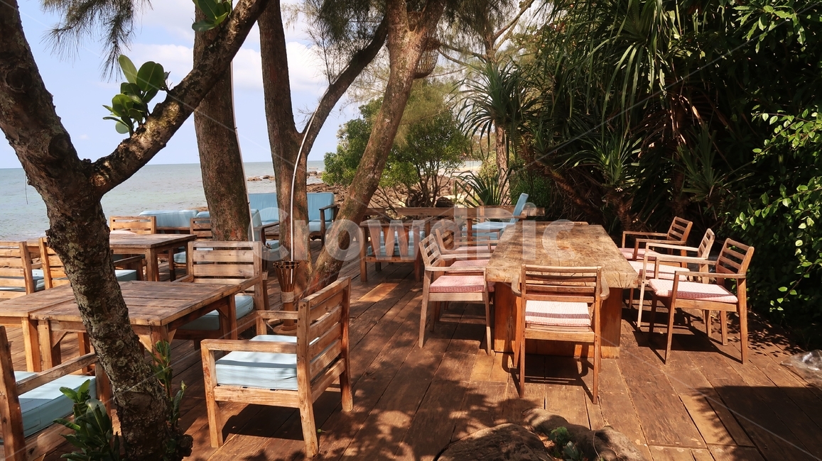 테이블,바다,의자,바다옆,바닷가,해안가,비치,beach,table,sea,summer,blue,ocean,restaurant,outdoor,holiday,sky,resort,chair,island,setting