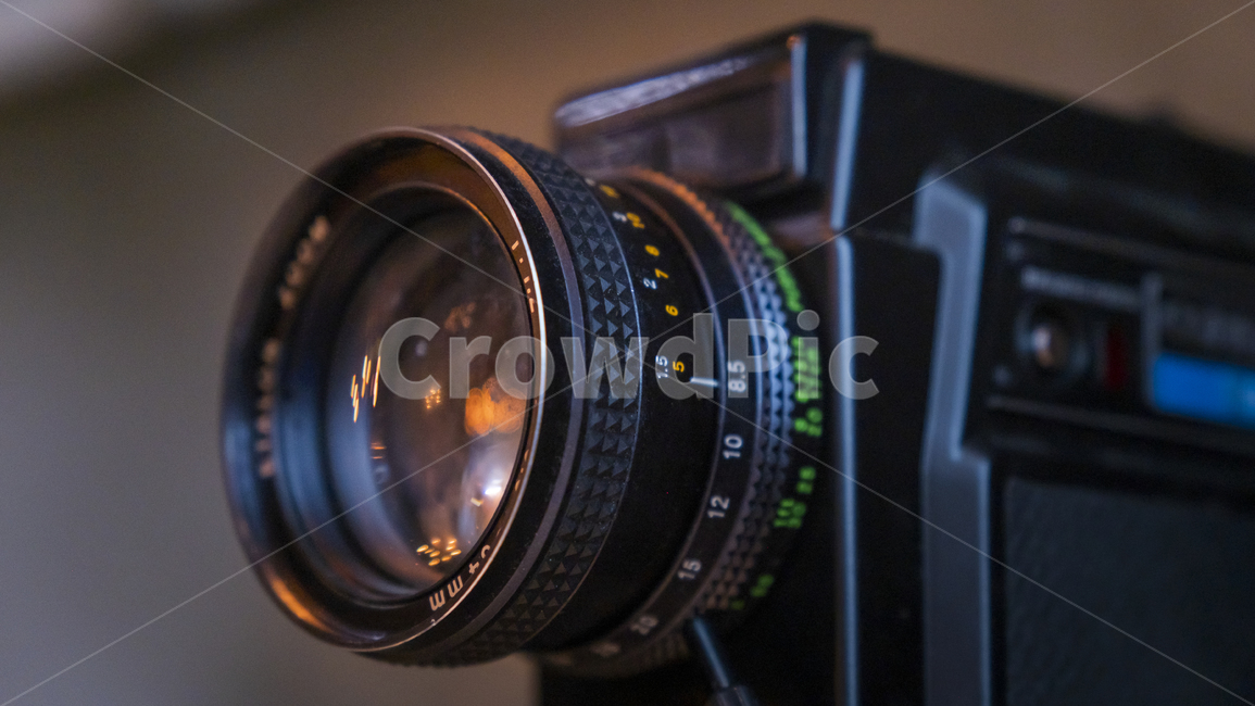 골동품,엔틱,렌즈,사진기,백그라운드,블랙,고전적,클래식,빈티지,영상기기,카메라렌즈,전자제품,camera,electronics,카메라,cameralens,사진작가,포토그래퍼,photographer,사물,물건,오브젝트,thing,object,matter