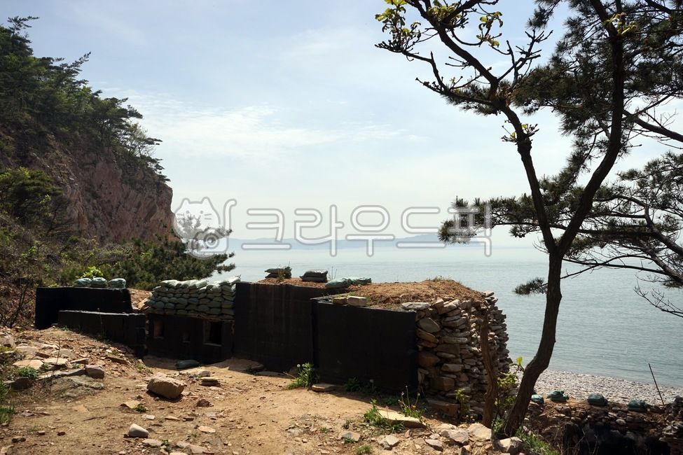 돌참호,군사용참호,초소,돌무더기,해변