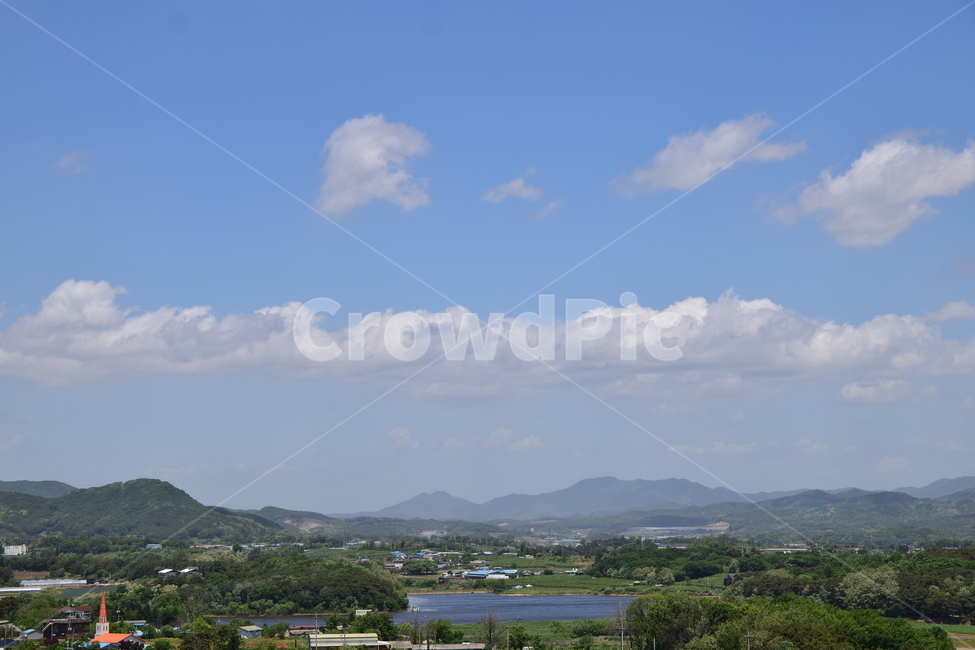 구름,하늘,파란하늘,산,뭉게구름,풍경,푸른하늘,힌구름,sky,cloud,mountain,blue,white,landscape,먼산,맑은하늘,농촌풍경,자연풍경,저수지,호수,교회