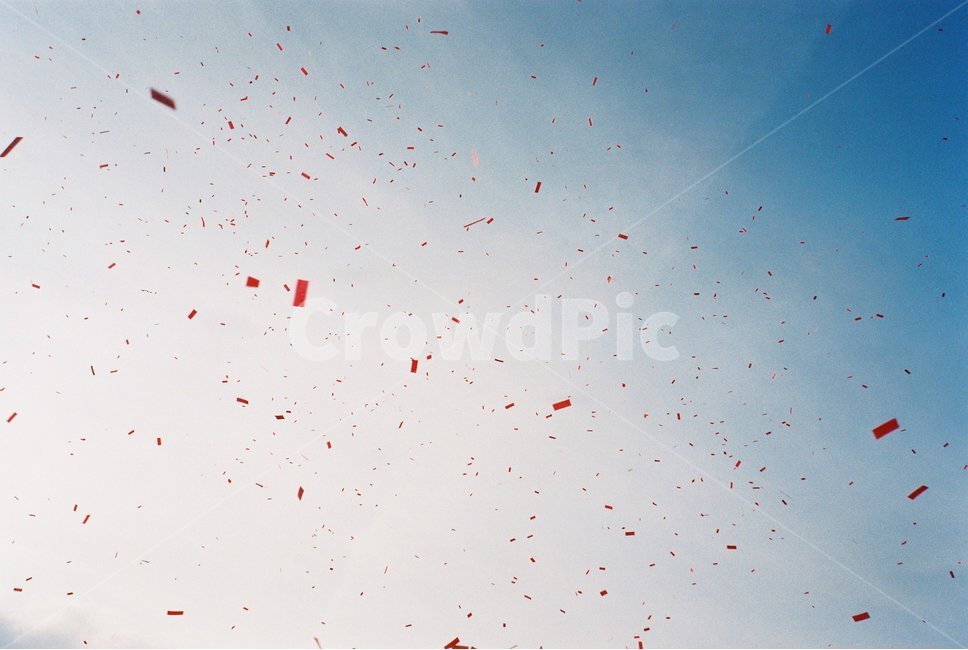 하늘,축제,필름사진,파란하늘,축제하늘,자연,풍경,nature,landscape,paper,종이,confetti,색종이 조각