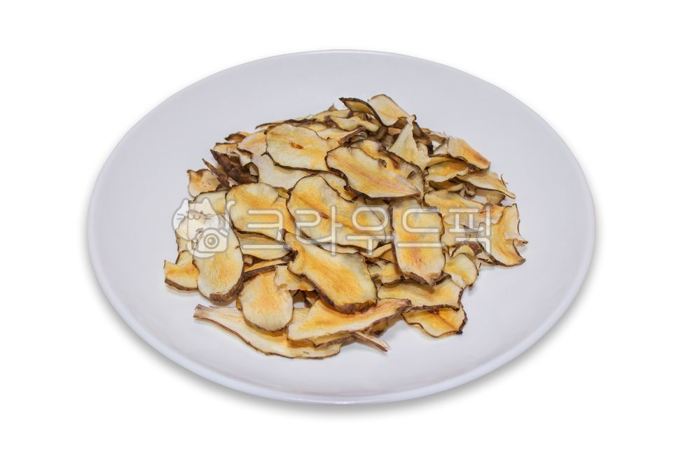 돼지감자칩,돼지감자과자,과자,간식,돼지감자,스낵,칩,돼지감자스낵,뚱딴지칩,뚱딴지스낵,뚱딴지과자,디저트,후식,뚱딴지,채소,야채,음식,건강,홈메이드,접시,누끼,음식누끼,간식누끼,과자누끼,흰배경,흰색배경,jerusalemartichoke,girasol,sunchoke,chips,chip,snack,dessert,healthy,health,jerusalemartichokes,helianthustuberosus,girasole,artichoke,snacks,food,vegetable,plate,dish,vegetables,homemade,foods,slice,sliced,cooked,eating,eat
