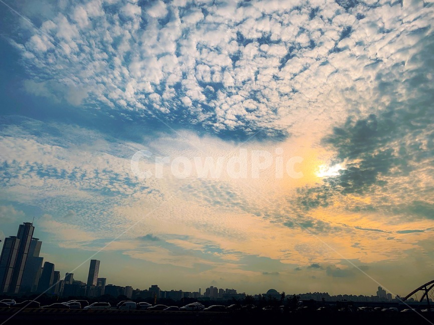하늘,sky,서울하늘,구름,가을하늘,outdoors,자연,자연,풍경,nature,landscape,옥외,dusk,황혼,sunset,일몰,dawn,새벽,red sky,붉은 하늘