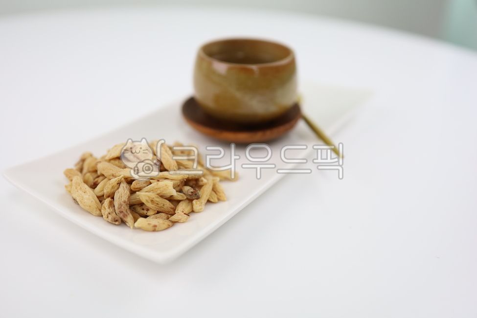 맥문동,건조맥문동,약재,약초,한약재,한방재료,한약재료