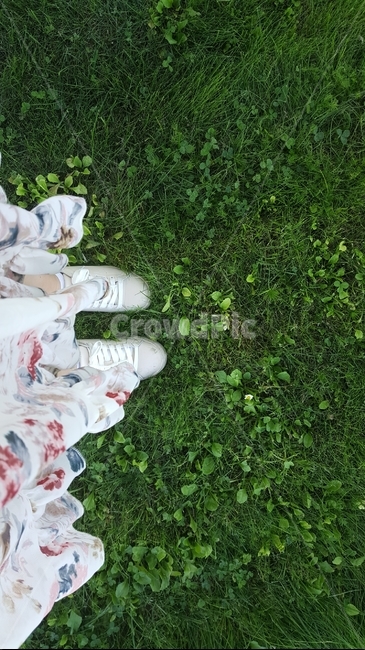잔디,자연,다리,발,사람,서있는사람,풀,풀밭