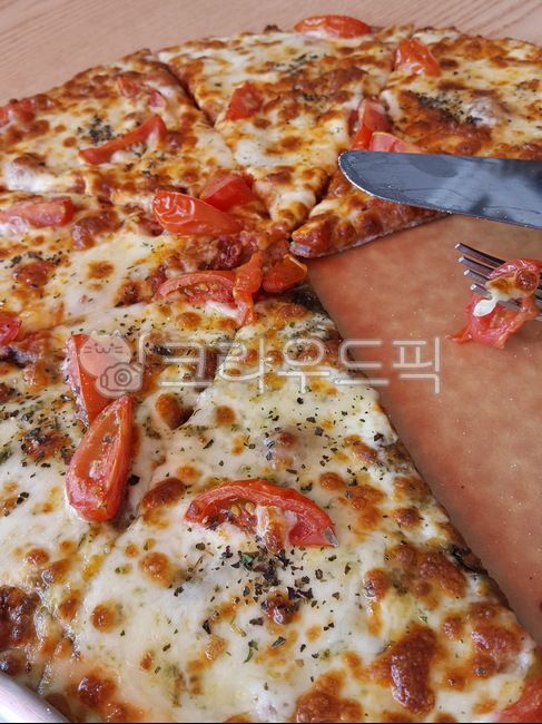 pizza,Margherita,gourmet pizza,Basil Sauce Pizza,Homemade Pizza,food