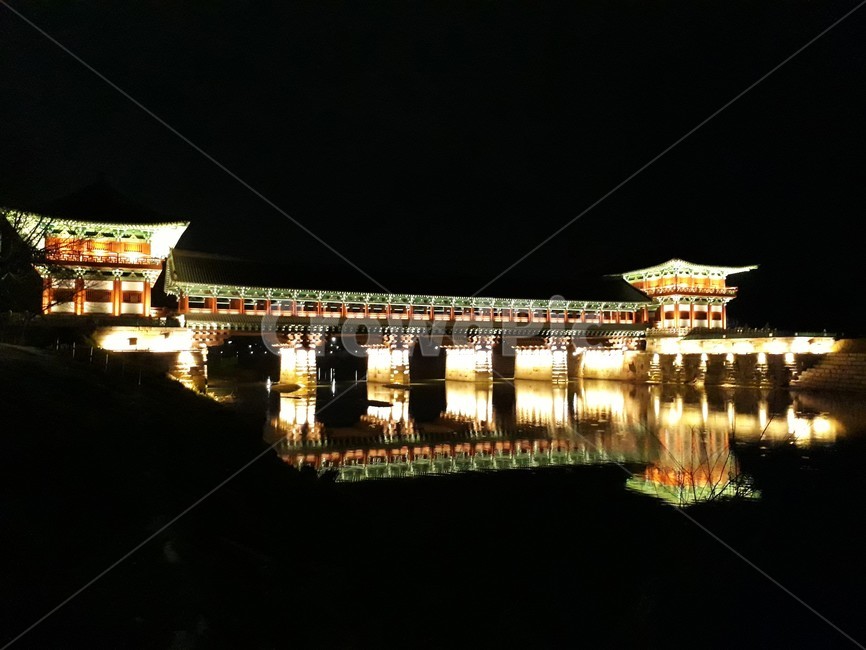 architecture,건축물,building,건물,gyeongju,경주,water,물,강,river,밤,night,view,빛,야경,bridge,산책,warking,월정교,tradition,전통