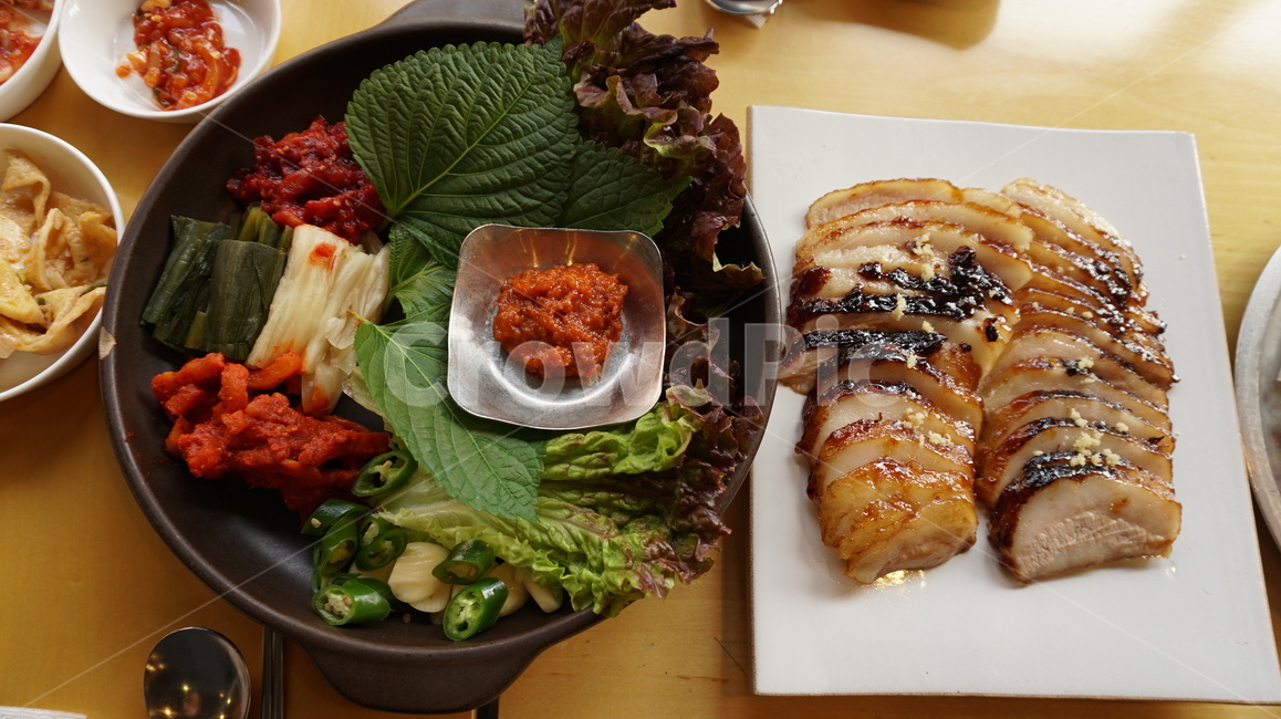 보쌈,한식,돼지고기,요리,음식,외식,음식,식재료,요리,food,cook,meal,dishes,food reserves,한식,한국음식,한국요리,korean food,korean dishes,korean meal,korean cook