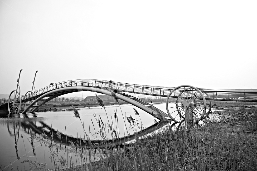 미생의다리,다리,풍경,자연,배경,흑백,모노톤,monochrome,black and white,건축물,건물외관,exterior,building,structure,architecture,construction