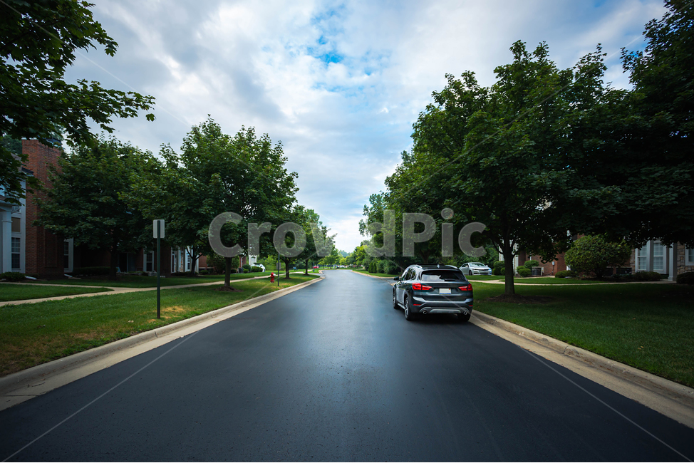 asphalt,아스팔트,road,도로,automobile,자동차,vehicle,차량,car,차,transportation,교통,동네,주차,정차,마을,나무,하늘,구름,간선도로,suv,타이어,교통,교통수단,traffic,transportation