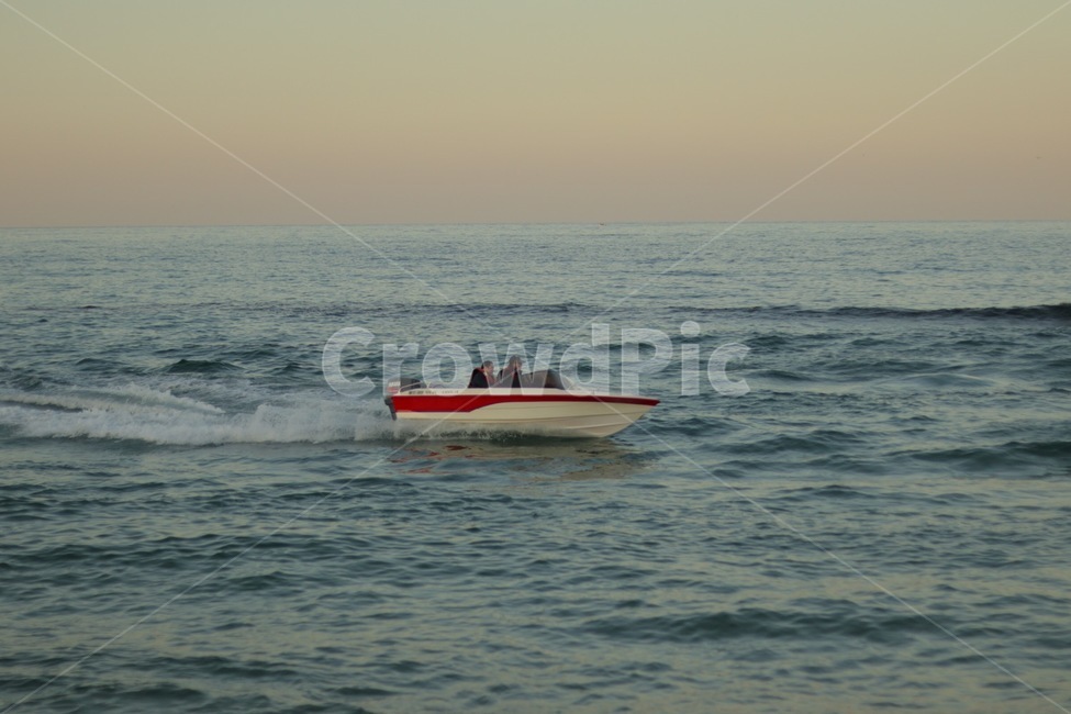 vessel,용기,watercraft,선박,교통,transportation,차량,vehicle,person,사람,human,인간,boat,작은배,dinghy,보트