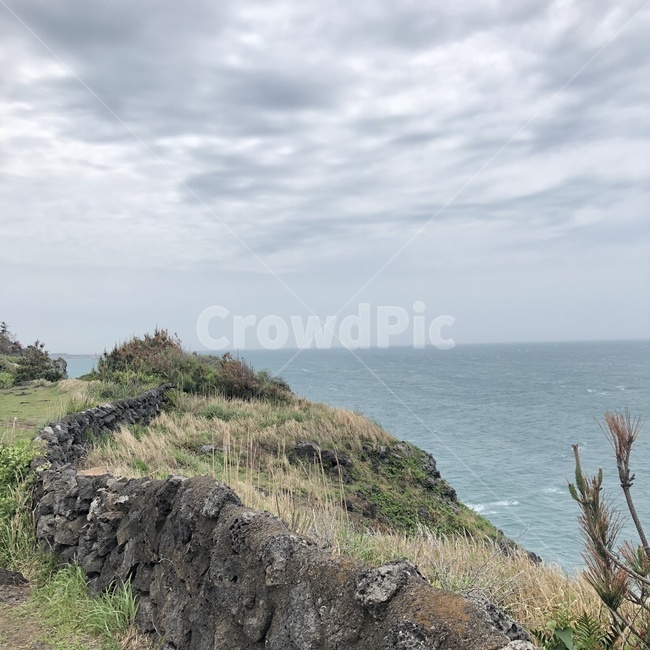 제주도,제주바다,바다,돌,구름,자연,풍경,nature,landscape,architecture,건축물,building,건물