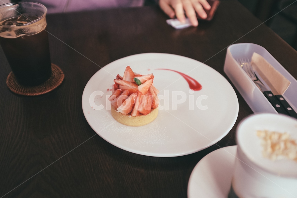 감성,카페,cafe,sensitivity,디저트,딸기,케이크,스위트,sweet,데이트,음식,식재료,요리,food,cook,meal,dishes,food reserves,디저트,간식,후식,dessert,snack,커피,카페,coffee,cafe