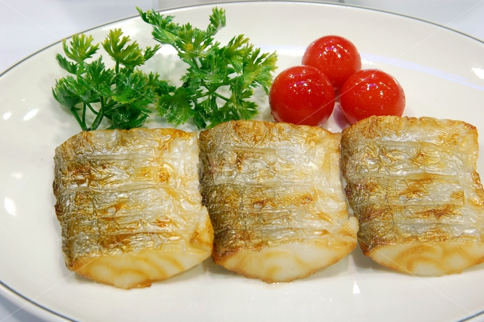 생선,구이,음식,한식,어류,토마토,접시,채소,갈치구이,갈치,음식,식재료,요리,food,cook,meal,dishes,food reserves,수산물,해산물,fishery products,seafood