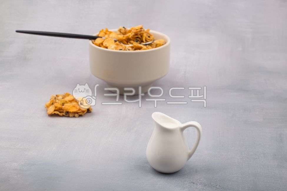 milk,whole grains,convenience food,oatmeal,food,Serial,flakes,cereal,Spoon,granola,spoon,grain,breakfast