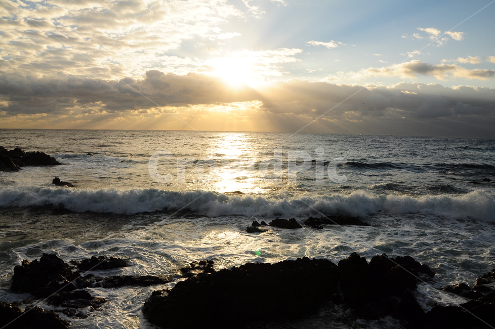 바다,파도,바위,일출,수평선,구름,자연,풍경,nature,landscape,sea,outdoors,옥외,ocean,대양,water,물,sunlight,햇빛,flare,플레어,light,빛
