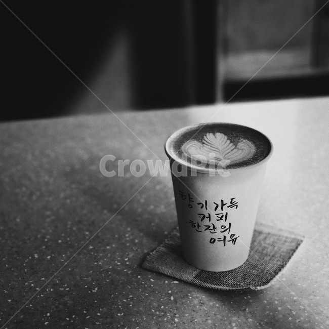 라떼아트,커피,카페라떼,coffee,latteart,커피,카페,coffee,cafe,감성,sensible,feeling,흑백,모노톤,monochrome,black and white