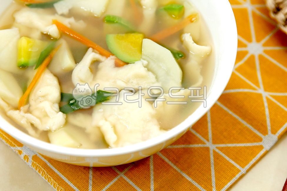 수제비국,수제비,수제비반죽,감자수제비,음식,요리