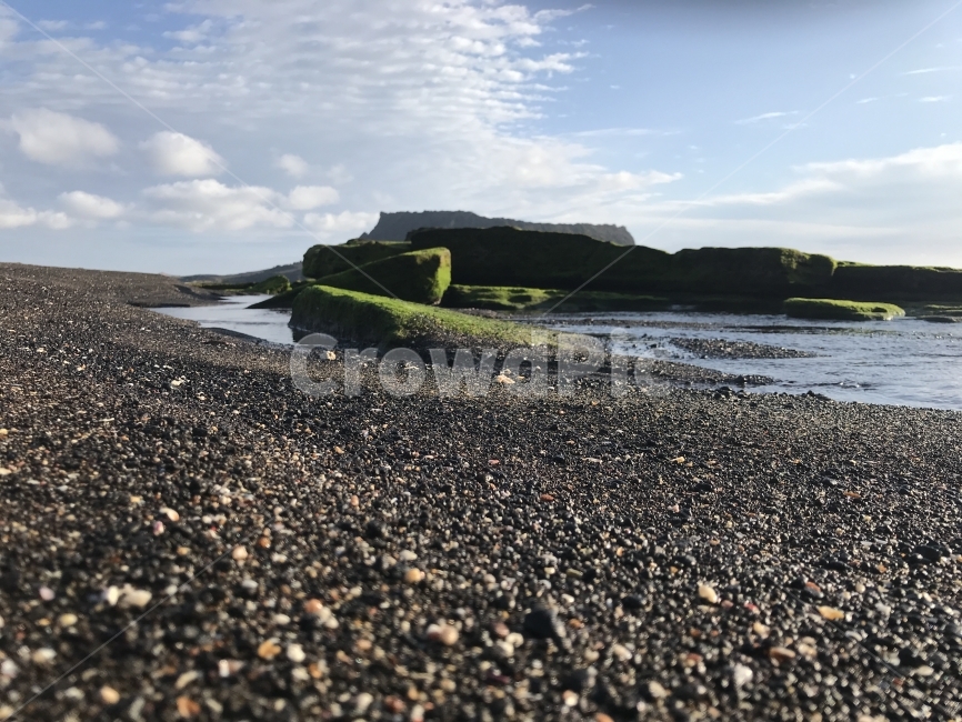 제주도,바다,모래사장,자갈,구름,자연,풍경,nature,landscape,한국자연풍경,한국자연경관,korea nature landscape,해변,바다,beach,sea,제주도,jeju,jeju island,road,도로,dirt road,흙길,gravel