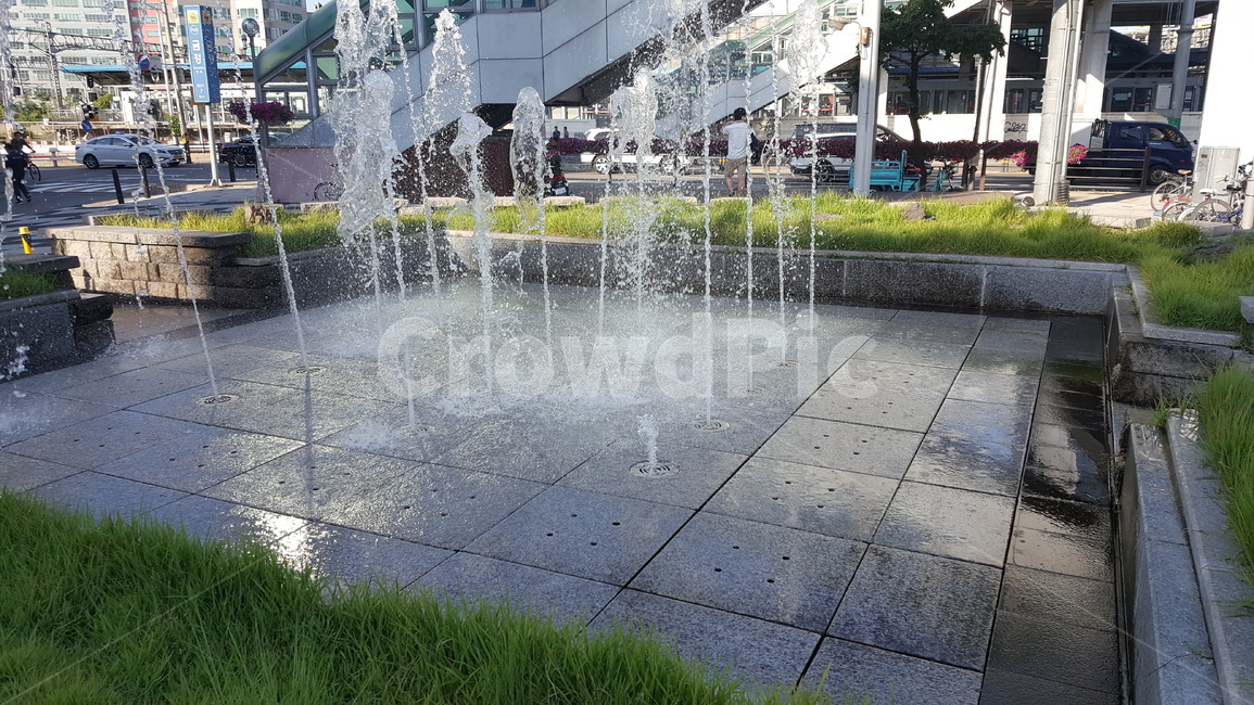 분수,시원한분수,분수물줄기,지하철옆분수,시원한물줄기