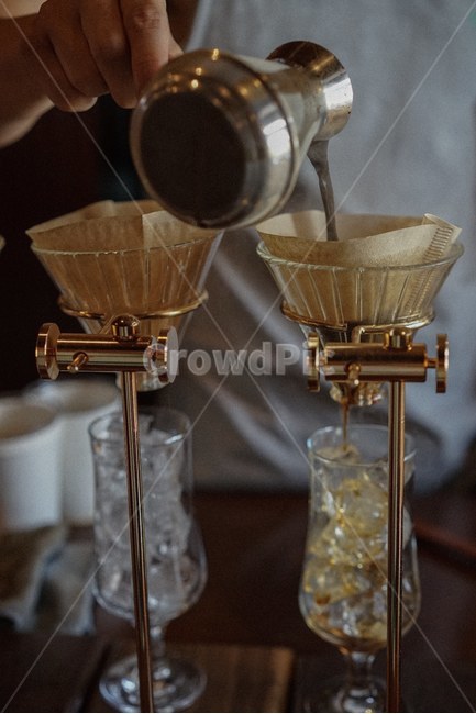 커피,드립커피,아이스커피,아이스아메리카노,coffee,카페,사람,인물,인간,human,person,신체일부,몸,body,커피,카페,coffee,cafe