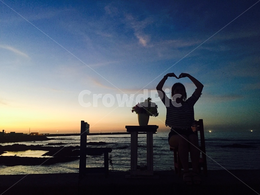 제주도,제주도바다,제주도야경,밤바다,실루엣,모델,사람,여자모델,하트,하트포즈,포즈,노을,여름,여자