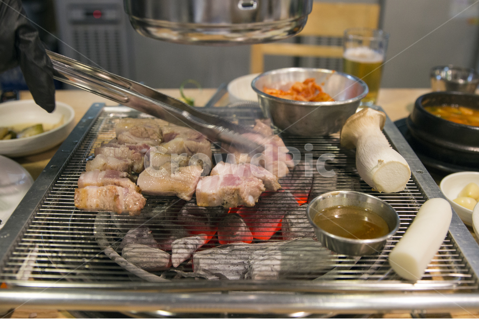 삽겹살,돼지고기,회식,바베큐,음식,식사,음식점,food,음식,식재료,요리,food,cook,meal,dishes,food reserves,육류,고기,meat